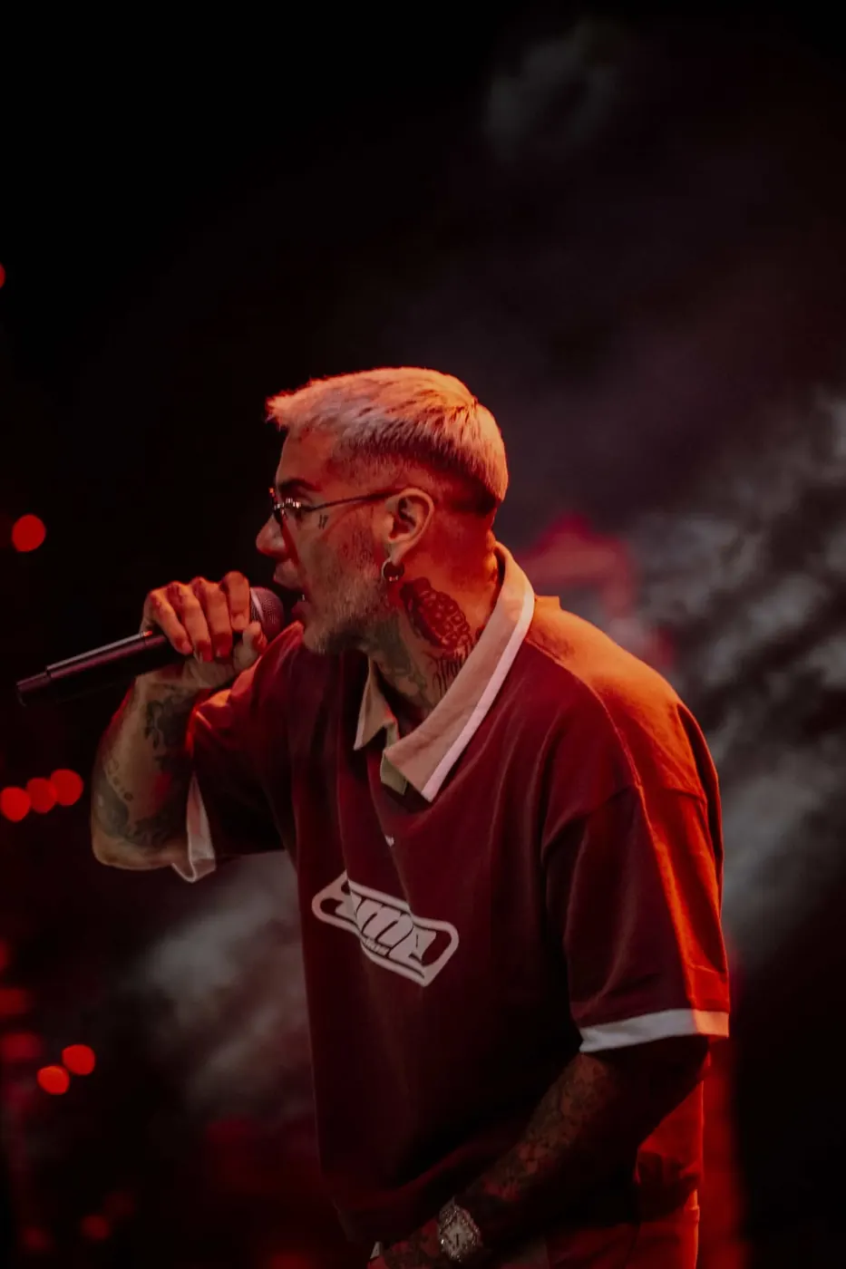 Emis Killa sul palco del Koala Maxi