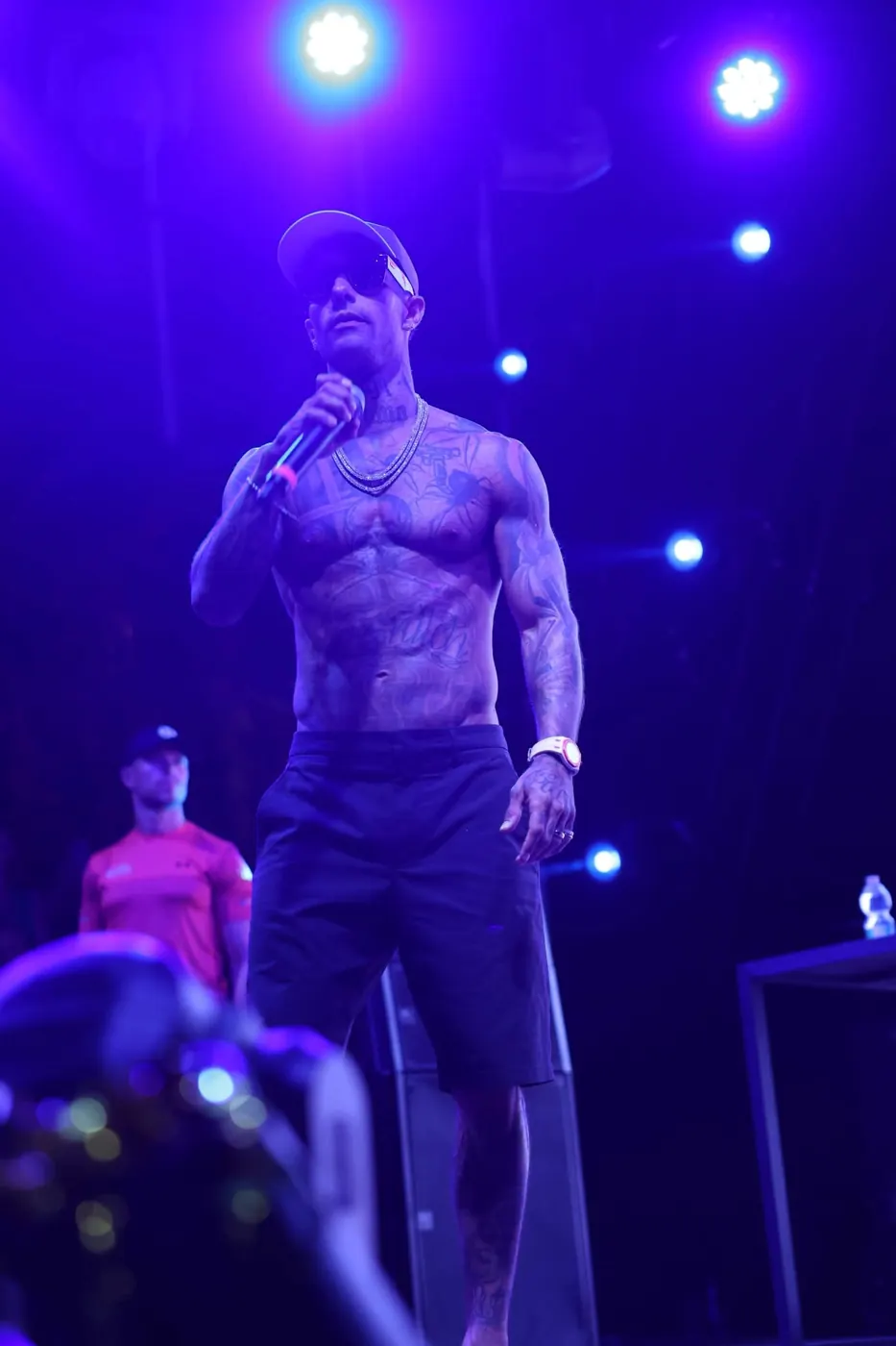 Tony Effe sul palco del Koala Maxi